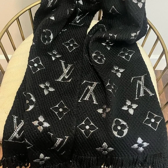 Louis Vuitton scarf - Picture 11 of 11